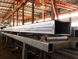 Seamless square pipe